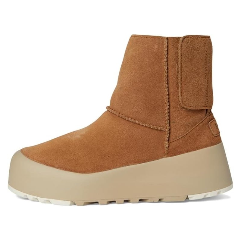 Bottes UGG Classic Streetscape Ambiance Décontractée Détente